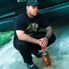 Poslechněte si interpreta Mad Maxx, sledujte hudební videa, přečtěte si životopis, podívejte se na data turné a další informace.