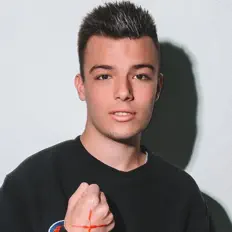 Ascolta TeeSea, guarda video musicali, leggi la biografia, vedi le date del tour & altro!
