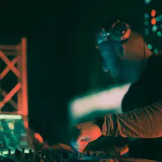 聆聽 Dj Mav、觀看音樂影片、閱讀小傳、查看巡演日期等！