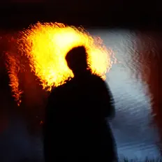 Ouve TenSeconds, vê vídeos de música, lê a biografia, vê as datas da digressão e muito mais!