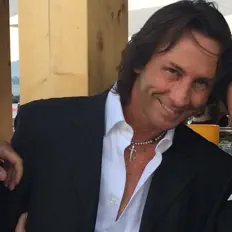 The Blue Roseを聴いたり、ミュージックビデオを鑑賞したり、経歴やツアー日程などを確認したりしましょう！