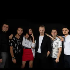 Royal Avenue dinle, müzik videolarını izle, biyografisini oku, tur tarihlerini ve daha fazlasını gör!