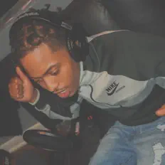 Escucha a DoubleR, mira videos musicales, lee su biografía, consulta las fechas de las gira y más.