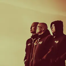 Poslechněte si interpreta The Holy Club, sledujte hudební videa, přečtěte si životopis, podívejte se na data turné a další informace.
