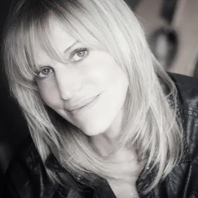 Listen to Lizanne Knott, watch music videos, read bio, see tour dates & more!