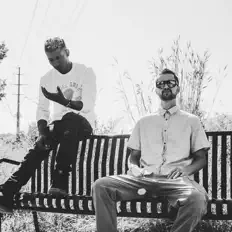 TT//SG을(를) 듣고, 뮤직 비디오를 보고, 약력을 읽고, 투어 일정 등을 확인하세요!