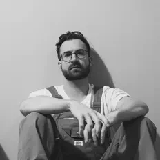 Riley Mooreを聴いたり、ミュージックビデオを鑑賞したり、経歴やツアー日程などを確認したりしましょう！