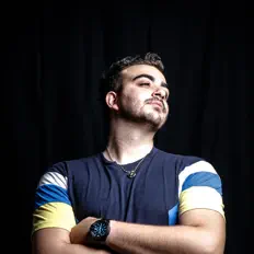 Hör dir STIGM4N an, schau dir Musikvideos an, lies die Biografie, finde Tourdaten und mehr!