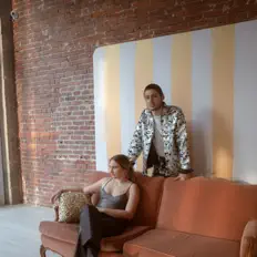 收听 Avestra、观看音乐视频、阅读小传、查看巡演日期等 ！