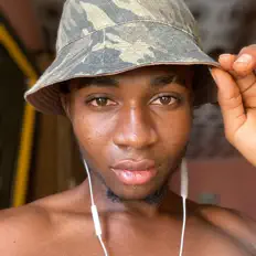 Ouça Lumi, assista a videoclipes, leia a biografia, veja as datas das turnês e mais!
