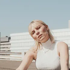 Ouve Charlotte Giers, vê vídeos de música, lê a biografia, vê as datas da digressão e muito mais!