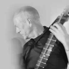 Escucha a Derek Dallenger, mira videos musicales, lee su biografía, consulta las fechas de las gira y más.