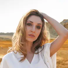 Écoutez Galina, regardez des vidéoclips, lisez la biographie, consultez les dates de tournée et plus encore !