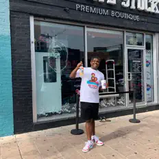 Posłuchaj wykonawcy Playboy Miles, obejrzyj teledyski, przeczytaj biografię, zobacz daty tras koncertowych i nie tylko!