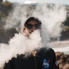 Ouve Blueprint, vê vídeos de música, lê a biografia, vê as datas da digressão e muito mais!