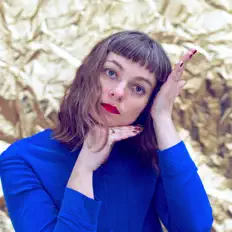 Posłuchaj wykonawcy Woman Believer, obejrzyj teledyski, przeczytaj biografię, zobacz daty tras koncertowych i nie tylko!