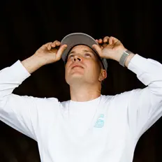 Hör dir SCS an, schau dir Musikvideos an, lies die Biografie, finde Tourdaten und mehr!