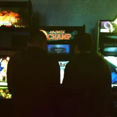 Luister naar Calicos, bekijk muziekvideo's, lees de bio, bekijk de tourdata, en meer!