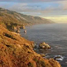 Poslechněte si interpreta John McClung, sledujte hudební videa, přečtěte si životopis, podívejte se na data turné a další informace.