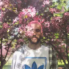 Вик Санди dinle, müzik videolarını izle, biyografisini oku, tur tarihlerini ve daha fazlasını gör!