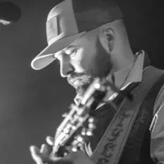 Tyler Kinch dinle, müzik videolarını izle, biyografisini oku, tur tarihlerini ve daha fazlasını gör!