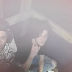 Hör dir KasKet an, schau dir Musikvideos an, lies die Biografie, finde Tourdaten und mehr!