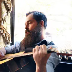 Posłuchaj wykonawcy Chris Boone, obejrzyj teledyski, przeczytaj biografię, zobacz daty tras koncertowych i nie tylko!