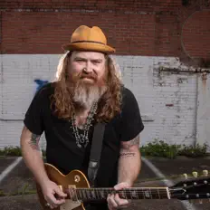 收听 Adam Holt、观看音乐视频、阅读小传、查看巡演日期等 ！