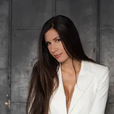 Dengarkan Jessie G, tonton video musik, baca bio, lihat tanggal tur & lainnya!