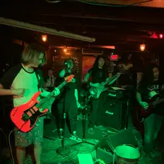 Posłuchaj wykonawcy CRVNCH, obejrzyj teledyski, przeczytaj biografię, zobacz daty tras koncertowych i nie tylko!