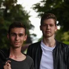 NAM을(를) 듣고, 뮤직 비디오를 보고, 약력을 읽고, 투어 일정 등을 확인하세요!