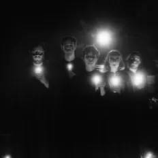 Listen to Le Groupe Obscur, watch music videos, read bio, see tour dates & more!