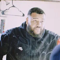 Poslechněte si interpreta #Awal, sledujte hudební videa, přečtěte si životopis, podívejte se na data turné a další informace.