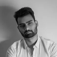 Hör dir Azad an, schau dir Musikvideos an, lies die Biografie, finde Tourdaten und mehr!