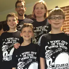 Bob Swanson सुनें, म्यूज़िक वीडियो देखें, बायो पढ़ें, दौरे की तारीखें और बहुत कुछ देखें!