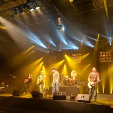 The Star Prairie Projectを聴いたり、ミュージックビデオを鑑賞したり、経歴やツアー日程などを確認したりしましょう！