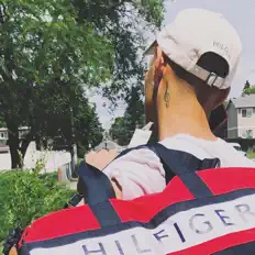 Poslechněte si interpreta A.Y Jai, sledujte hudební videa, přečtěte si životopis, podívejte se na data turné a další informace.