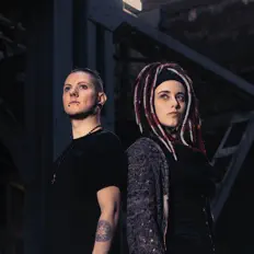 Luister naar Awaken the Hydra, bekijk muziekvideo's, lees de bio, bekijk de tourdata, en meer!