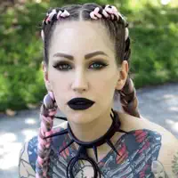 Ascolta undefined, guarda video musicali, leggi la biografia, vedi le date del tour & altro!