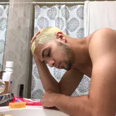 Prod.を聴いたり、ミュージックビデオを鑑賞したり、経歴やツアー日程などを確認したりしましょう！