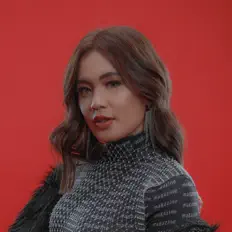 Dengarkan LIRAH, tonton video musik, baca bio, lihat tanggal tur & lainnya!