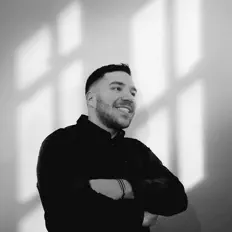 Escucha a Mashka, mira videos musicales, lee su biografía, consulta las fechas de las gira y más.