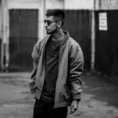 Khan: песни, клипы, биография, даты выступлений и многое другое.