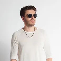 Listen to Sean Norvis, watch music videos, read bio, see tour dates & more!