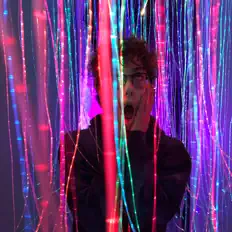 Poslechněte si interpreta Carter Deville, sledujte hudební videa, přečtěte si životopis, podívejte se na data turné a další informace.