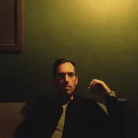 Ouça undefined, assista a videoclipes, leia a biografia, veja as datas das turnês e mais!