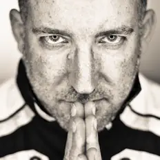Hör dir Robin Hirte an, schau dir Musikvideos an, lies die Biografie, finde Tourdaten und mehr!