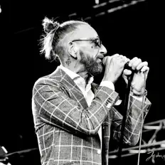 收听 E1 Ten、观看音乐视频、阅读小传、查看巡演日期等 ！