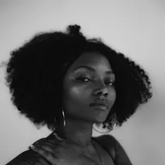 Ouve Joala, vê vídeos de música, lê a biografia, vê as datas da digressão e muito mais!