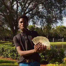 聆聽 K Tee、觀看音樂影片、閱讀小傳、查看巡演日期等！